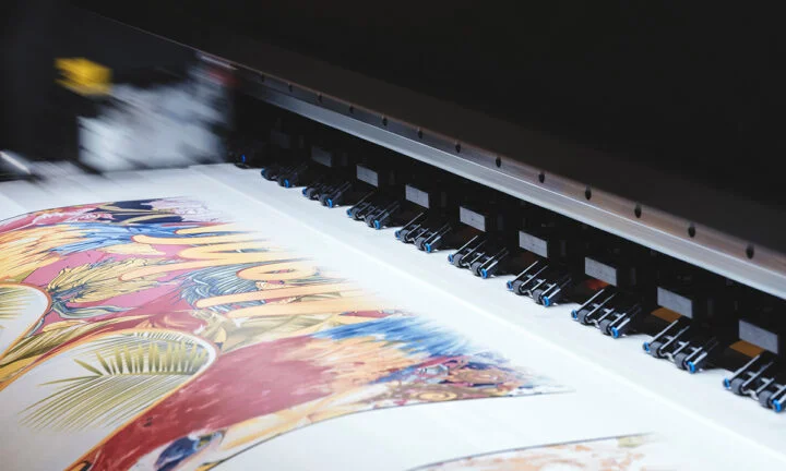 Digitaldrucker druckt individuelles Poster