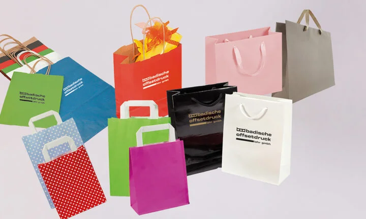 Papiertragetaschen mit Logodruck